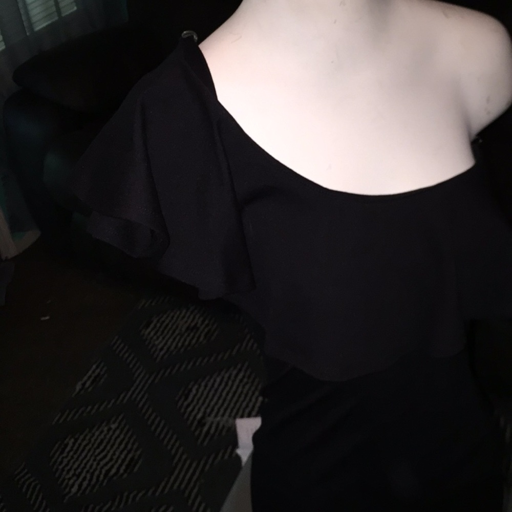 One shoulder dress 🖤